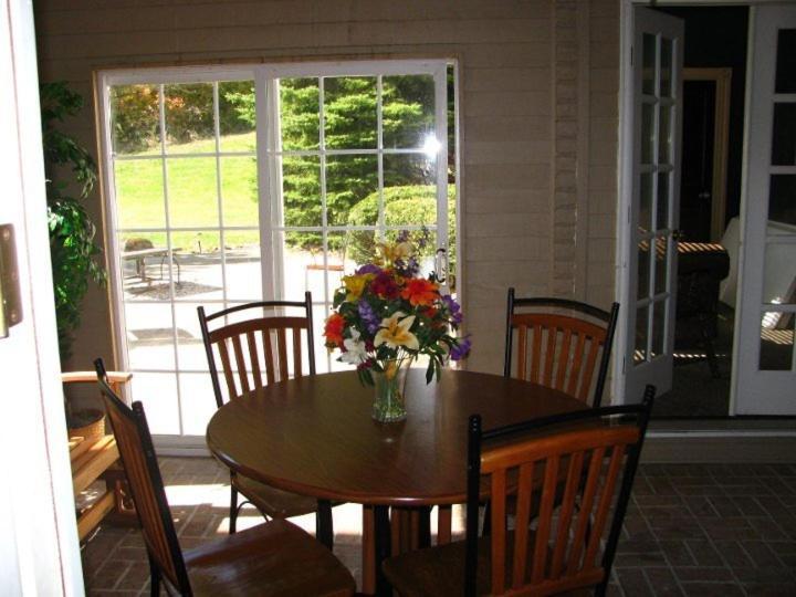 Spruce Hill Inn & Cottages Mansfield Δωμάτιο φωτογραφία